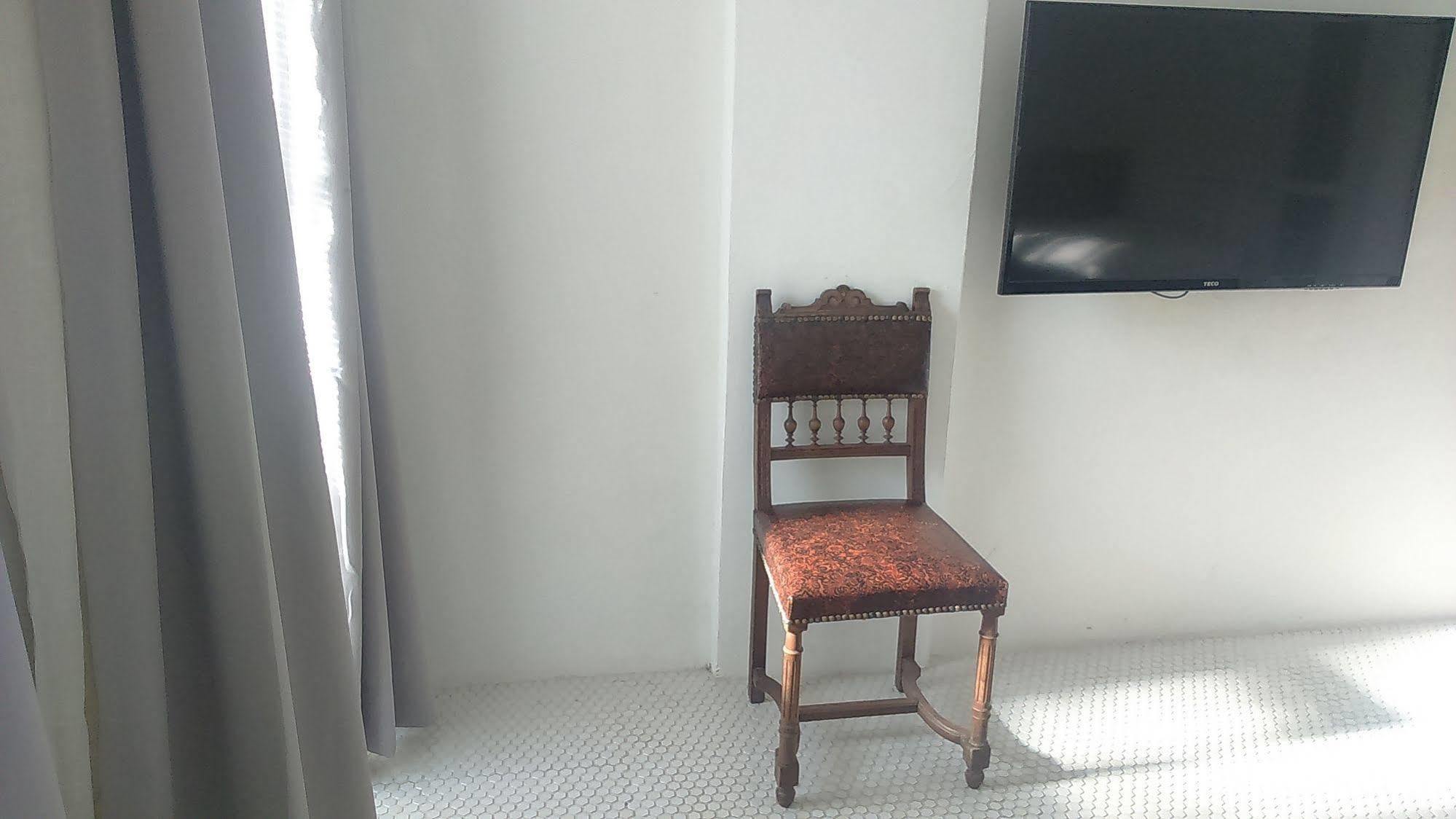 白狗公寓amo B&B市區金三角 東大門夜市 Kota Hualien Bagian luar foto